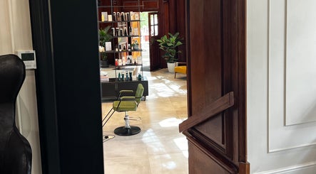 Replica Beauty (Hampstead)