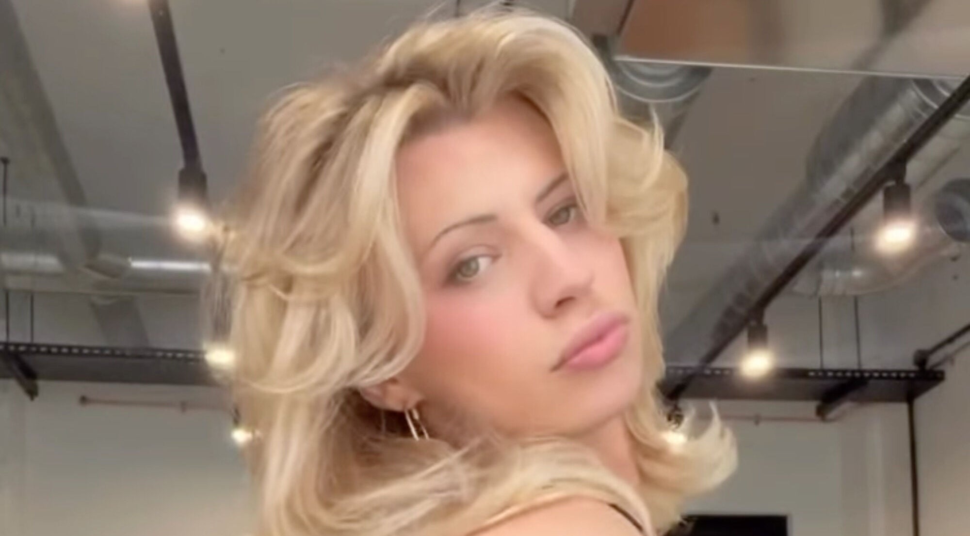 Elegant blonde hairstyle at MOUR Hair in London, England, GB with modern salon background.