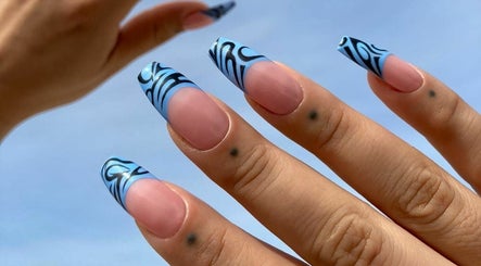 Caliente Nails изображение 2