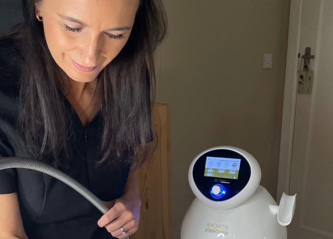 Specialist using advanced device at The Little Beauty Nest, Ilkeston, England, GB for a beauty treatment.