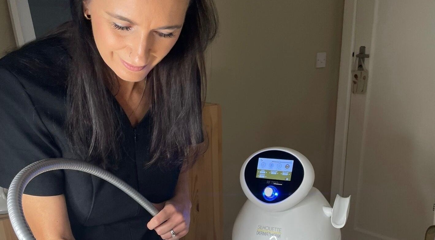 Specialist using advanced device at The Little Beauty Nest, Ilkeston, England, GB for a beauty treatment.