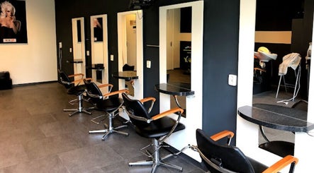 Hairclub 128 Bild 2