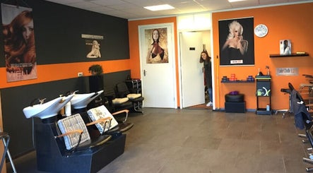 Hairclub 128 Bild 3