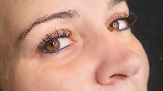 Golden Goddess lashes
