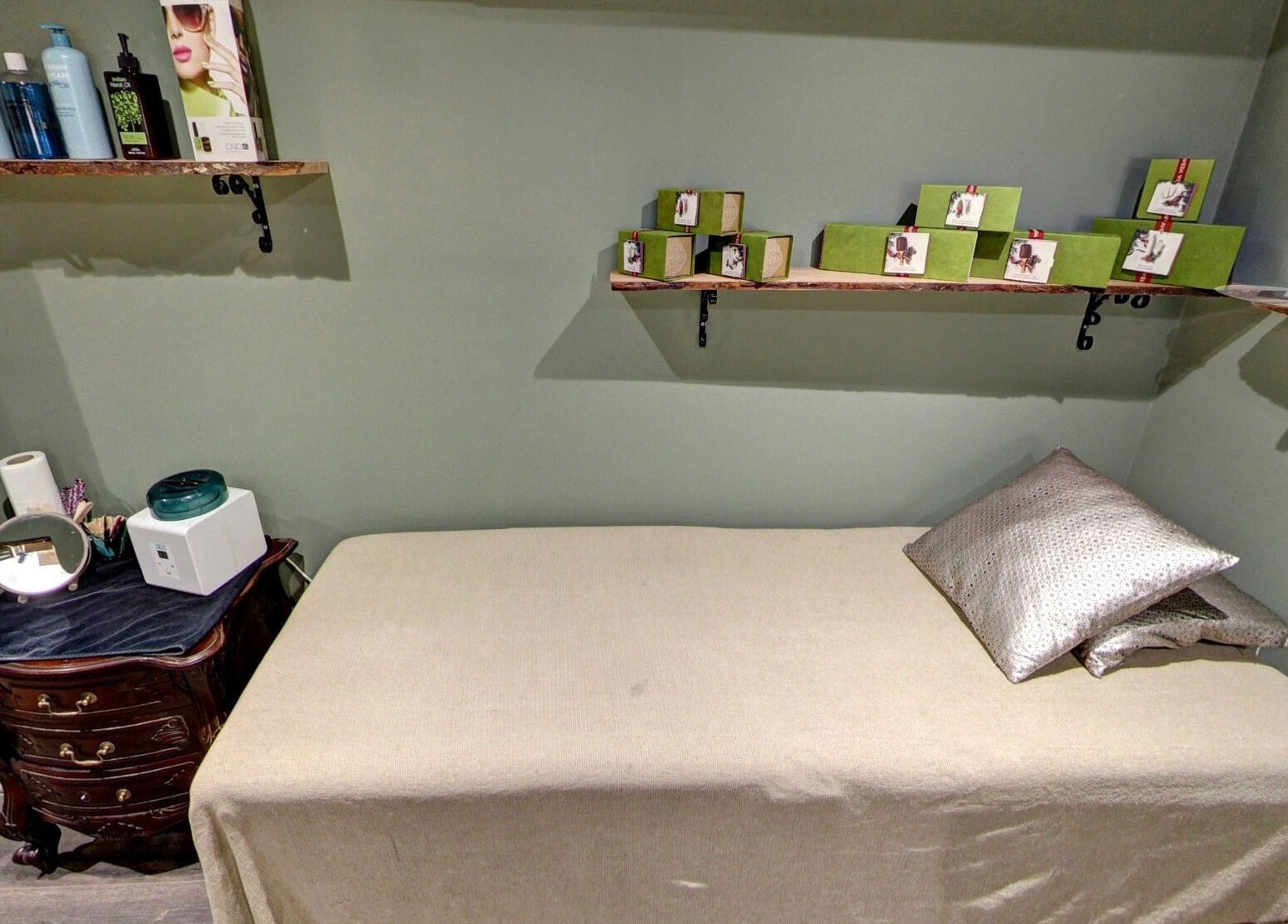 Tranquil treatment room at Claire @ Vollood, Dunfermline, Scotland, GB with bed and soothing decor.