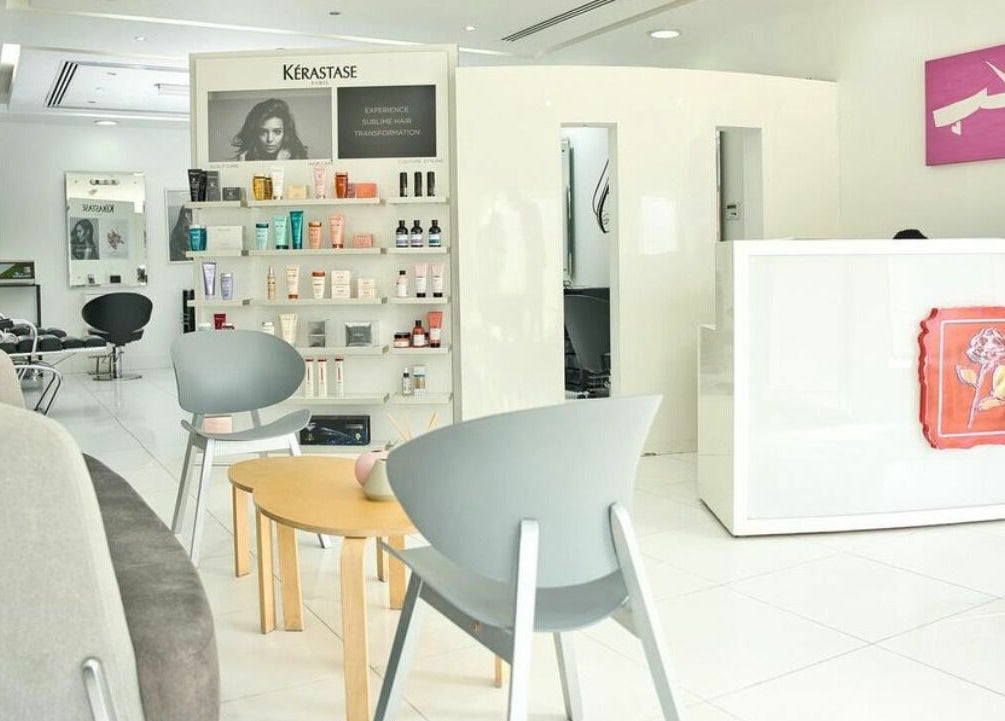 Modern and welcoming reception area at Honeyrose Spa & Salon, Dubai, Dubai, AE, elegantly decorated and serene.