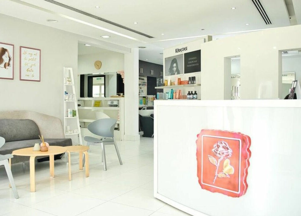 Spacious and serene lounge at Honeyrose Spa & Salon in Dubai, Dubai, AE featuring chic decor and modern seating.