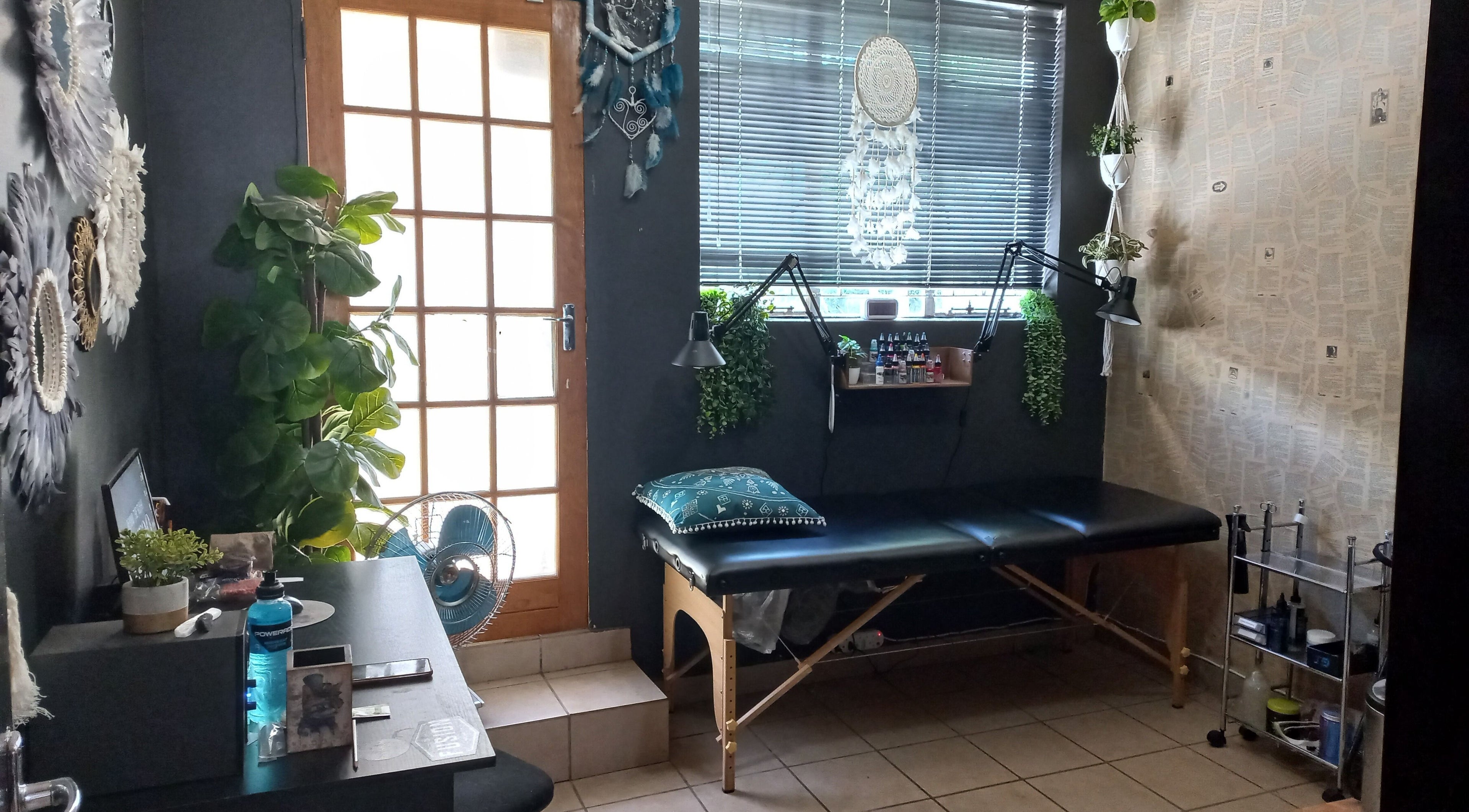 Cozy interior of Dare to Ink Tattoo Studio in Bloemfontein, Free State, ZA with comfortable seating and decor.