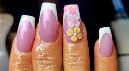 KLG Nails and Beauty image 3
