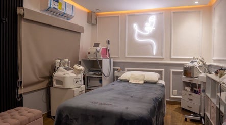 Habitación de tratamiento en Glowbar Beauty House and Spa, Ciudad de México, Ciudad de México, MX.