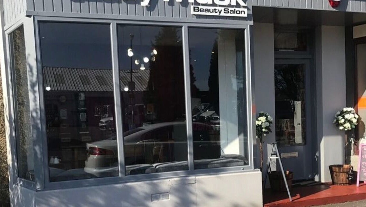 Lady Muck, Bilston salon entrance in Bilston, Scotland, GB with glass windows and stylish decor.