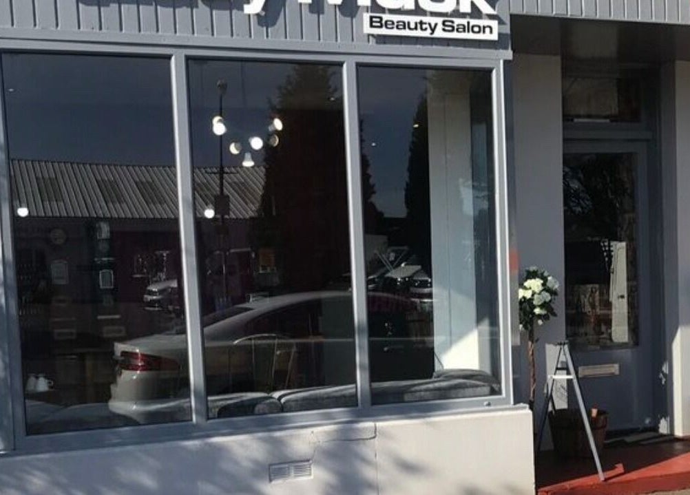 Lady Muck, Bilston salon entrance in Bilston, Scotland, GB with glass windows and stylish decor.