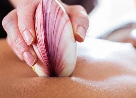 Relaxing shell massage at Beautywell, Addiewell, Scotland, GB.