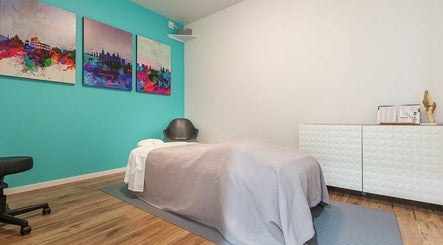 Central Okanagan Massage SPA kép 3