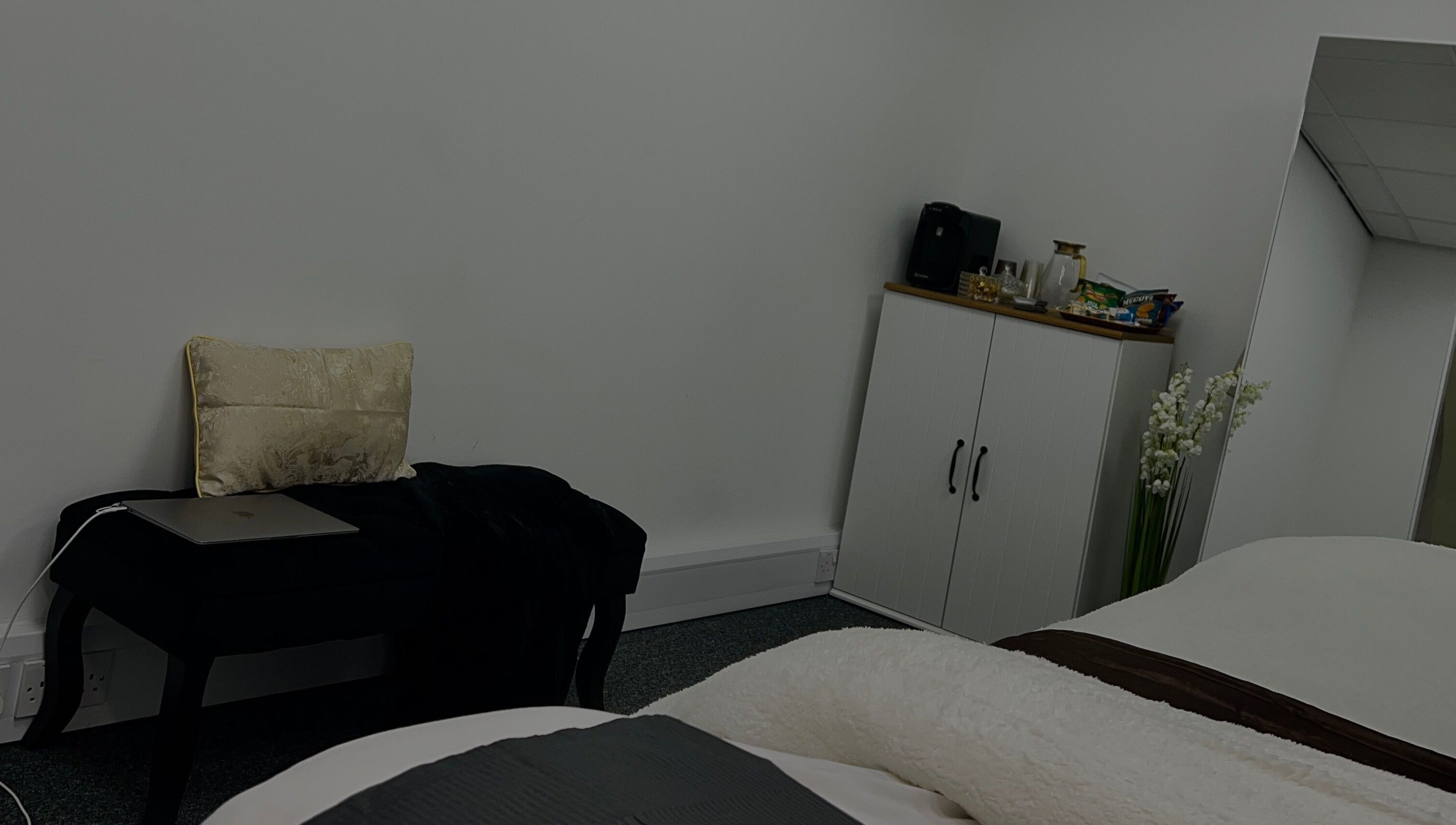 Elegant relaxation room at The K Way in Waltham Abbey, England, GB with plush seating and stylish decor.