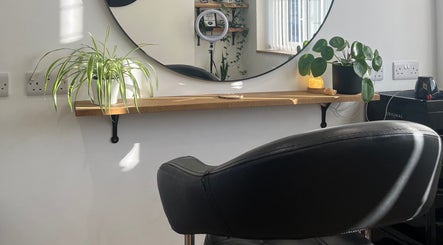 Carla Byng Hair Professional imej 3
