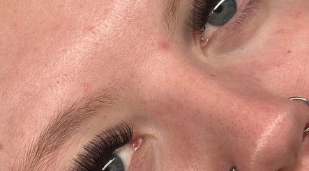The Lavish Lash image 2