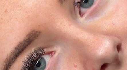 The Lavish Lash image 3