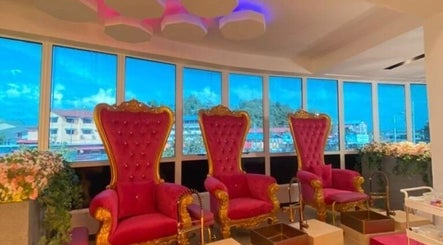 Luxurious seating at Sweet Pinky Beauty House in KUALA TERENGGANU, TERENGGANU, MY, offering regal beauty services.