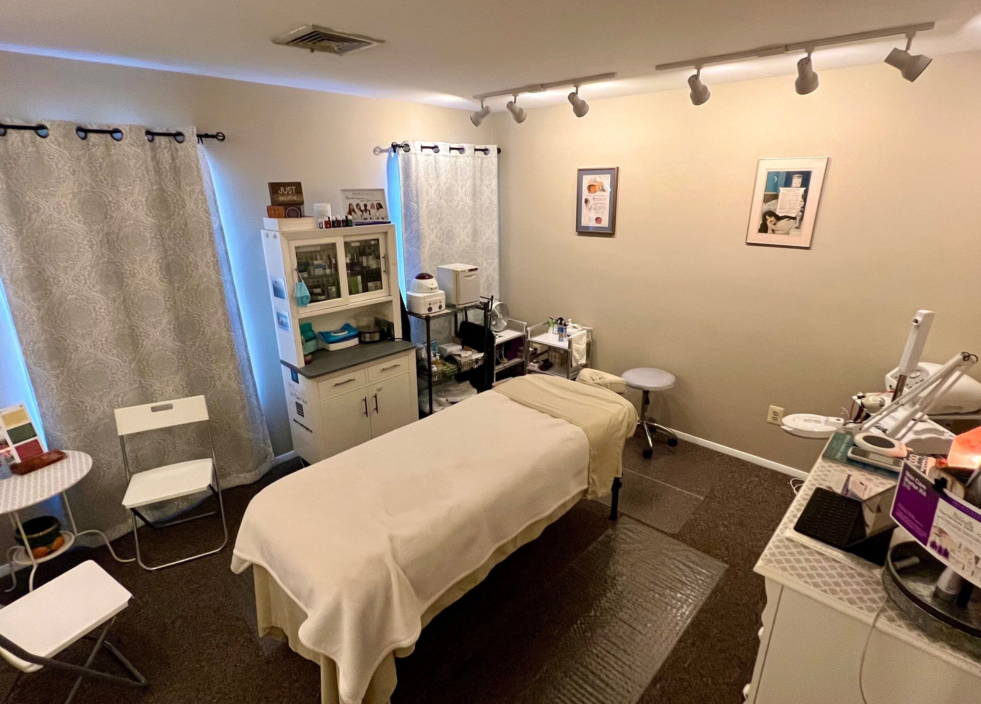 Earth Beauty Essentials, LLC in Flemington, New Jersey, US: serene spa room with massage table and essential oils.