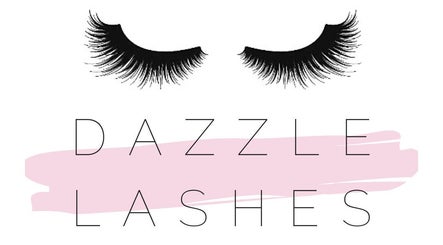 DazzleLashes logo med vipper, København, Denmark, DK. Professionel skønhed og wellness service.