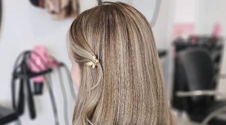 Lorna Hamilton Hair - Hair Extension Specialist slika 2