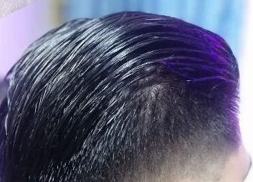 Cabello peinado con estilo moderno en Yisus Style Barberia, Monterrey, Nuevo León, MX.
