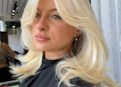 Elegant blonde hairstyle at Rinsd Hair in Palm Beach, Queensland, AU, showcasing expert styling.