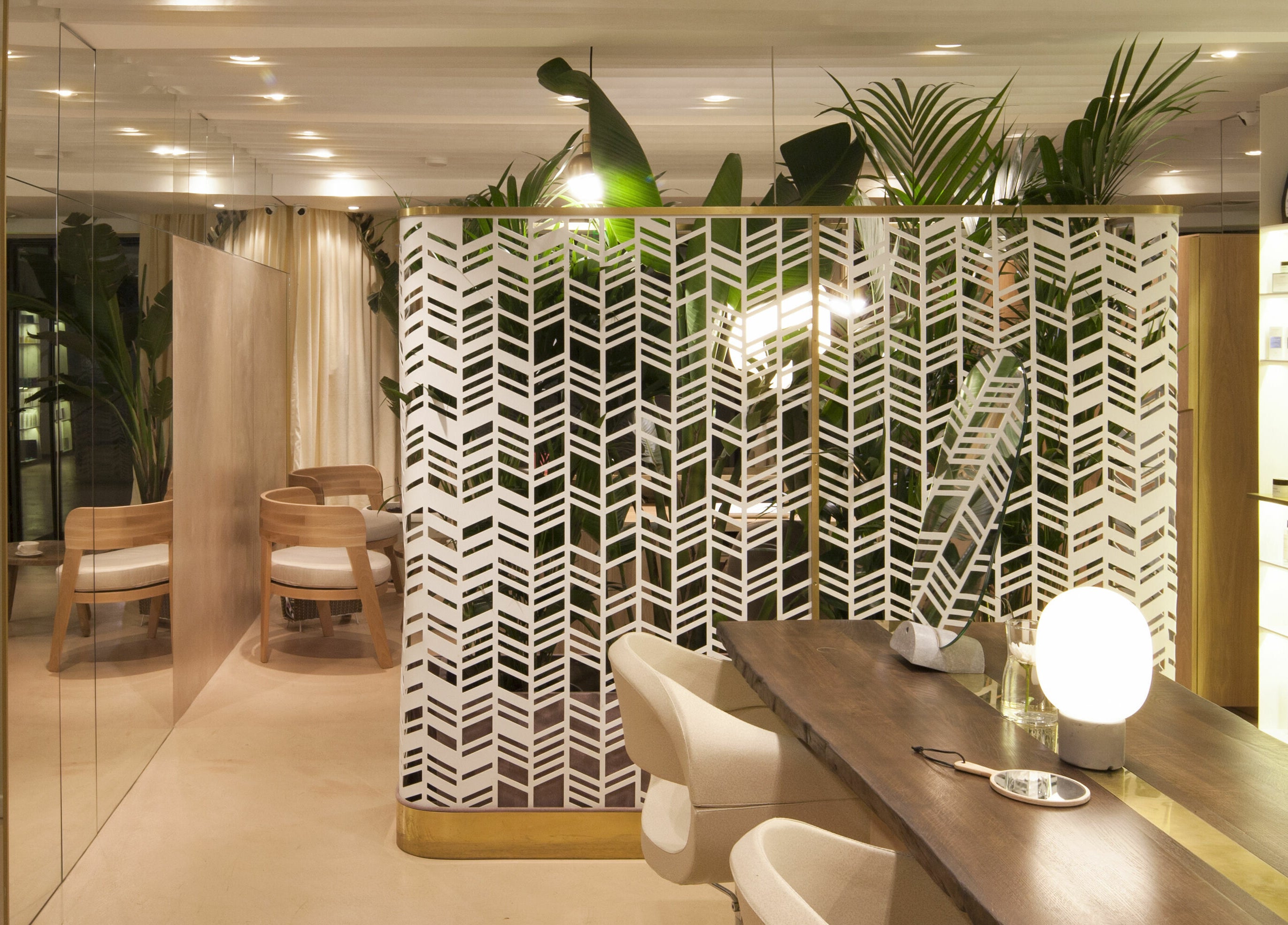 Elegant interior of Ida Spa Dorobanti in București with modern decor and warm lighting.