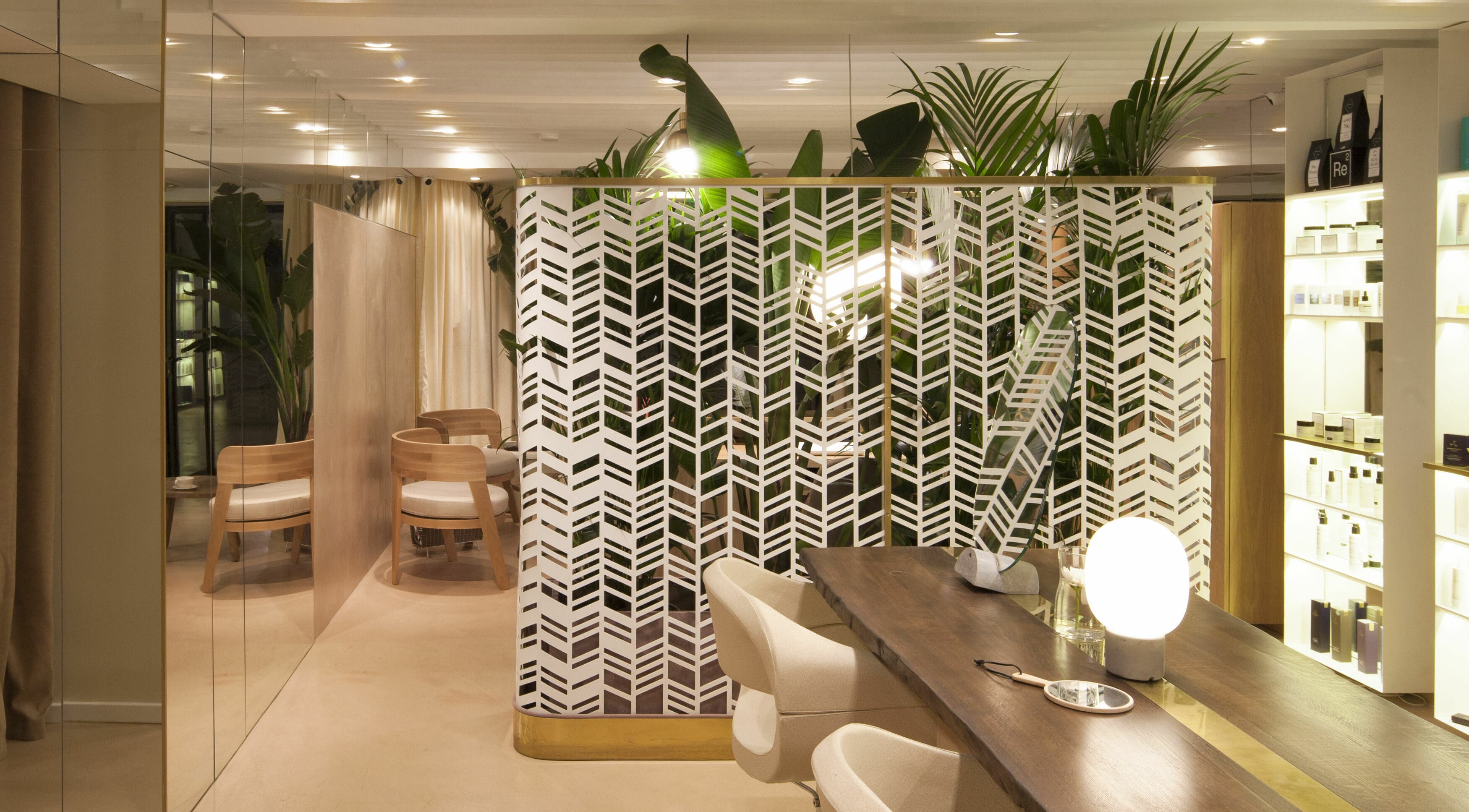 Elegant interior of Ida Spa Dorobanti in București with modern decor and warm lighting.