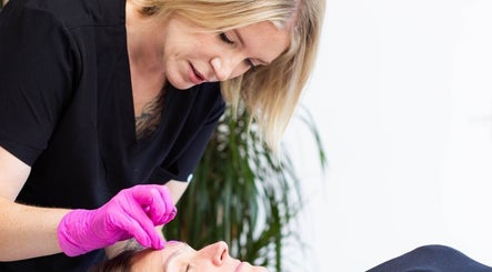 Expert beautician at Victoria Alice Brows in Newbury, England, performs precise eyebrow shaping.