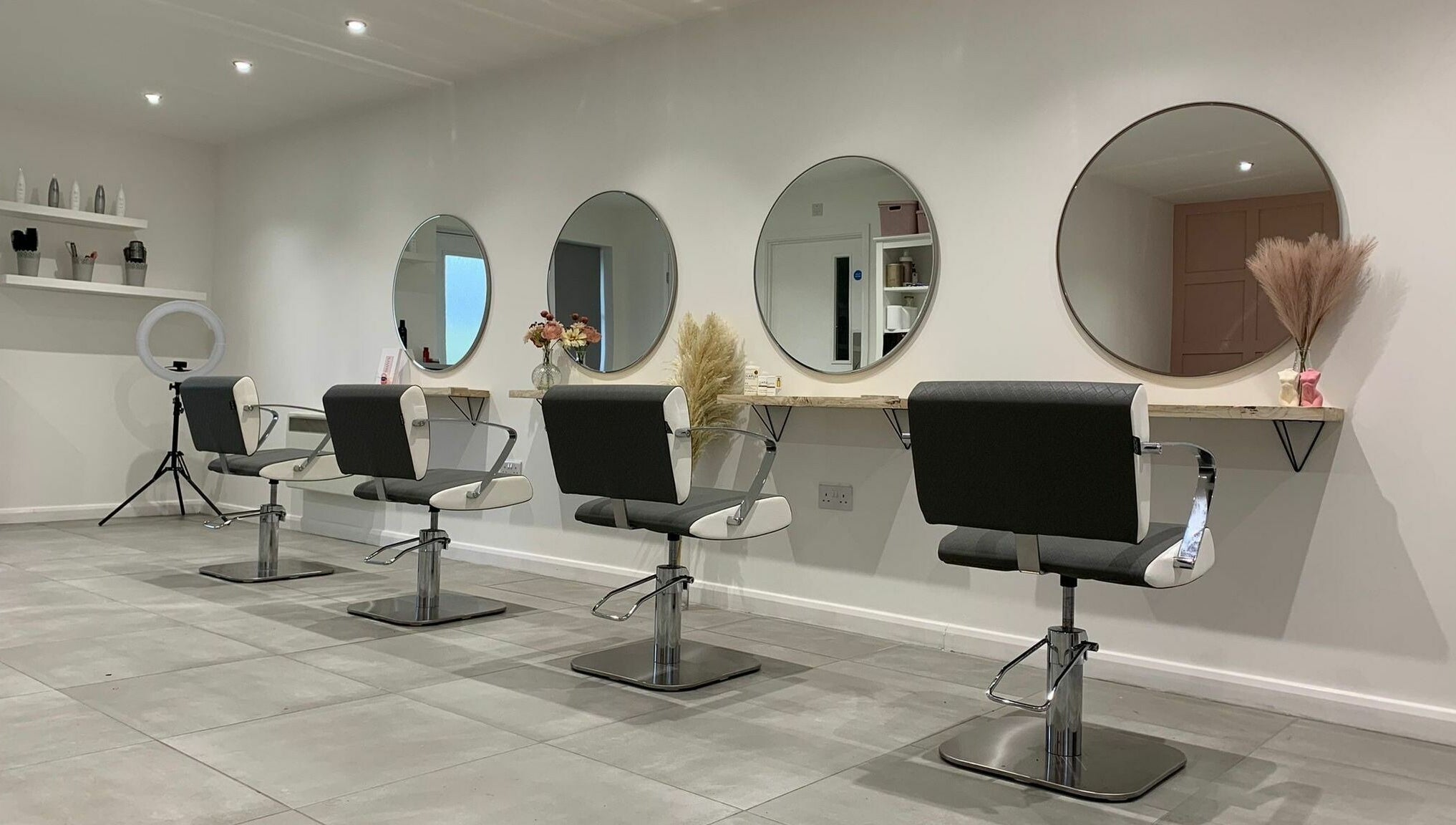 Bethany’s Hair Studio in Dudley, England, GB: modern salon chairs and round mirrors in stylish interior.
