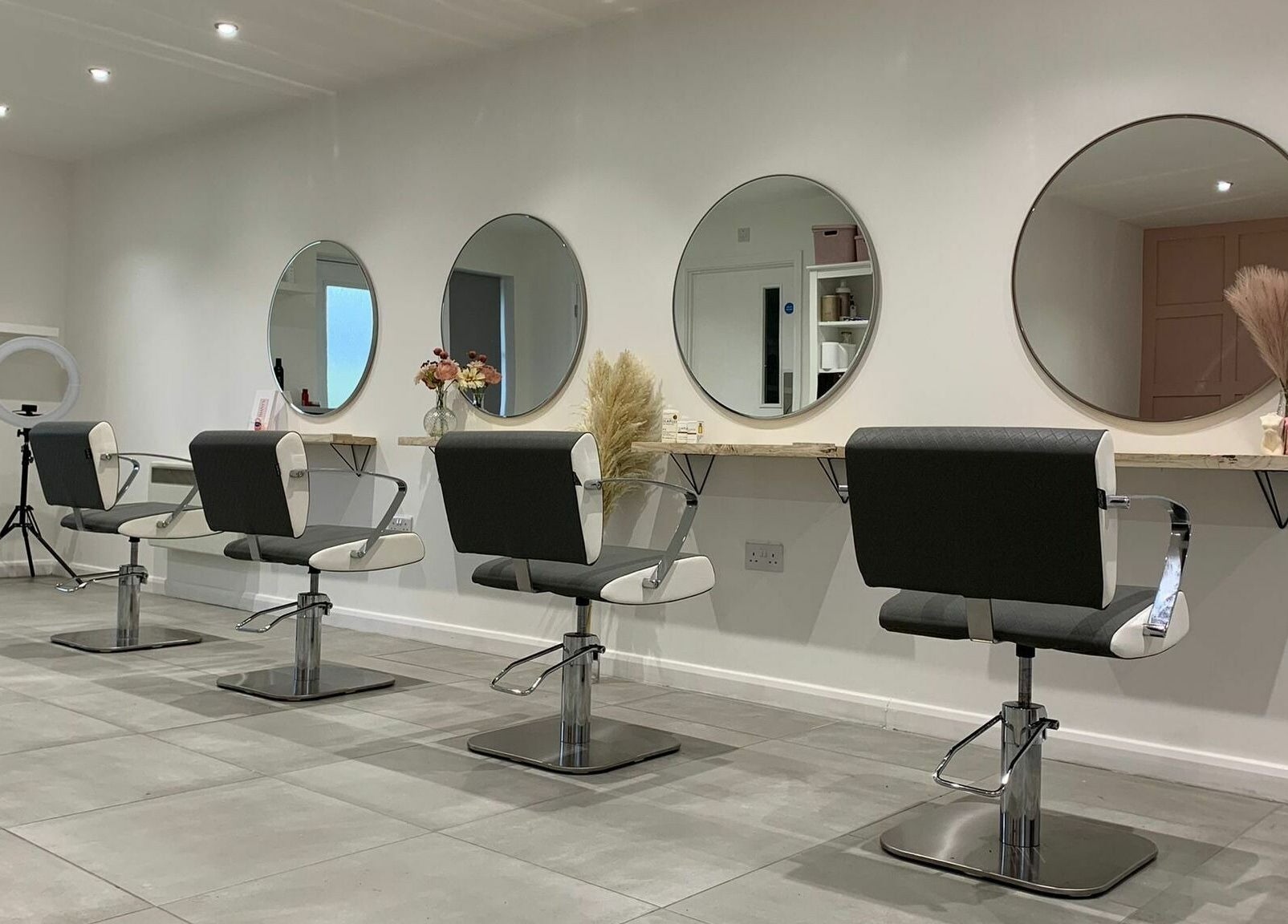 Bethany’s Hair Studio in Dudley, England, GB: modern salon chairs and round mirrors in stylish interior.