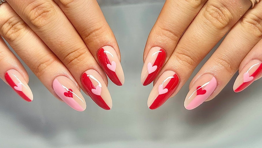 Blush Nails and Beauty afbeelding 1