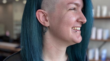 Simone Hair Artistry, bild 2