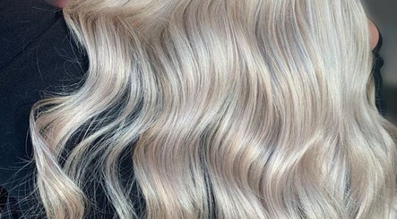 Elegant platinum waves hairstyling by Simone Hair Artistry in Melbourne, Victoria, AU. Perfect for a sleek, polished look.