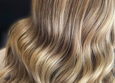 Blonde wavy hair styled by Simone Hair Artistry in Melbourne, Victoria, AU. Elegant and stylish finish.