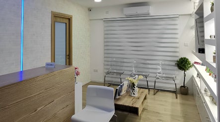 Modern reception area at Vesento Physiotherapy Limassol Gesy, Mesa Geitonia, Limassol, CY.