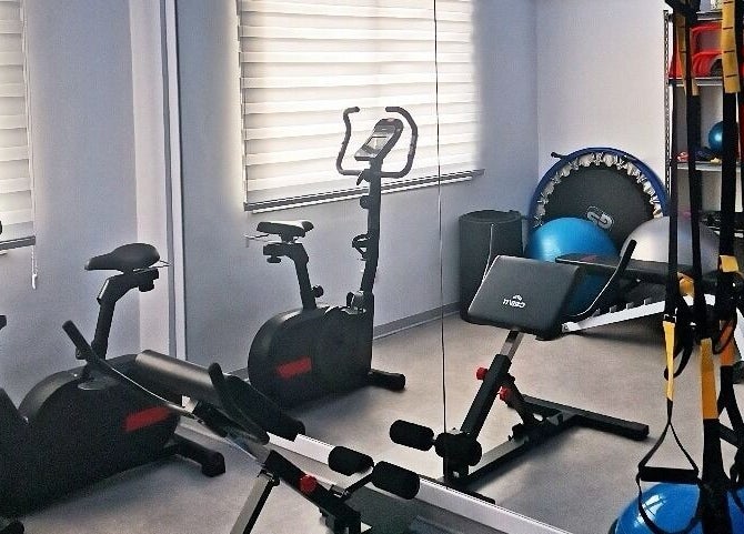 Modern fitness area at Vesento Physiotherapy Limassol Gesy, Mesa Geitonia, Limassol, CY featuring gym equipment.