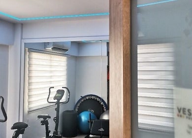 Modern exercise room at Vesento Physiotherapy Limassol Gesy, Mesa Geitonia, with equipment and natural light.