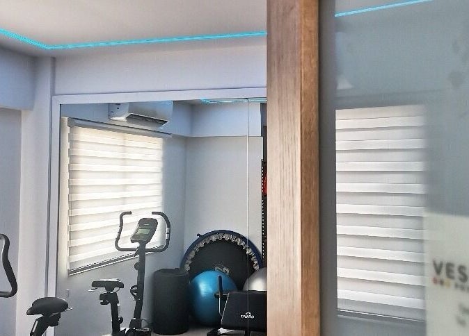 Modern exercise room at Vesento Physiotherapy Limassol Gesy, Mesa Geitonia, with equipment and natural light.