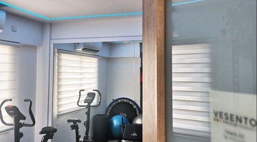Modern exercise room at Vesento Physiotherapy Limassol Gesy, Mesa Geitonia, with equipment and natural light.
