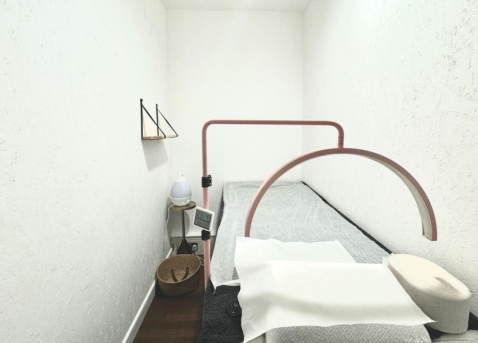 Cozy treatment room at Wish. Beaute Japanese Lashes Soho, London, England, showcasing a minimalist aesthetic.