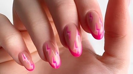 Vibrant pink lightning nail art at Wondernails by Jojo, Glasgow, Scotland, GB.