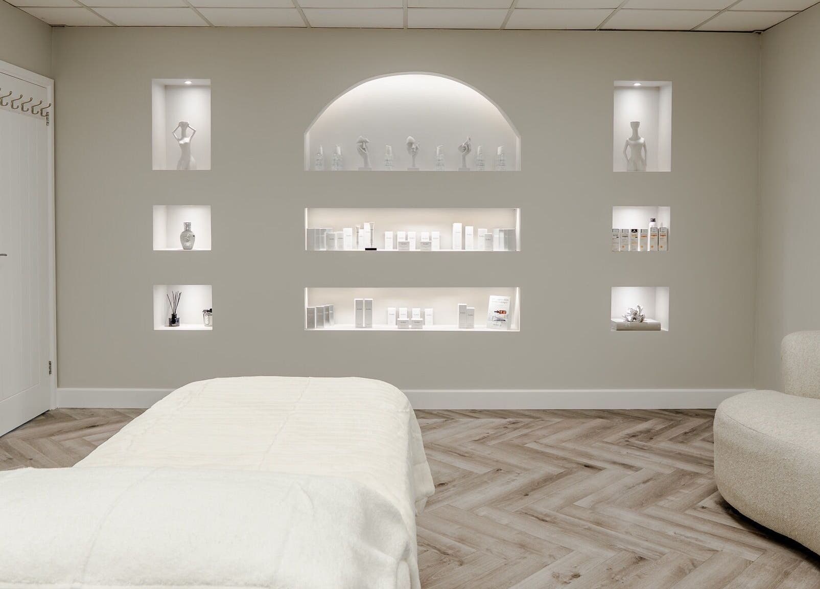 Serene treatment room at HA Laser and Skin Studio Southampton SO30 2AU, Hedge End, England, GB with modern decor.