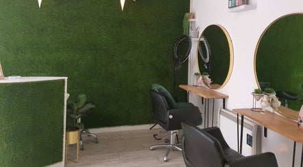 Martinas Hair Design image 2
