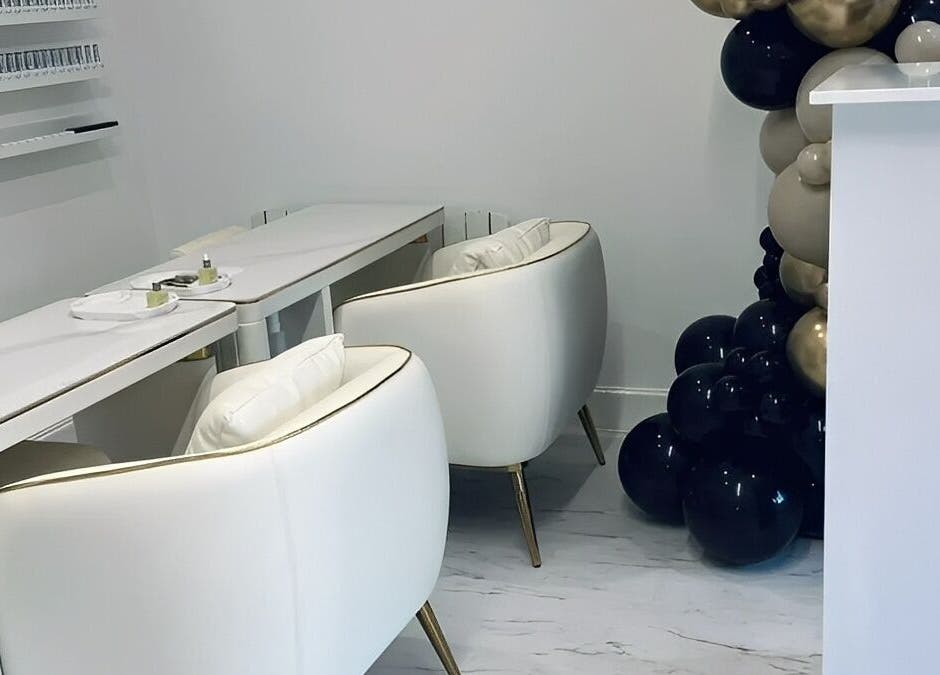 Chic nail stations at AM Beauty Studios Kingsknowe, Edinburgh, Scotland, GB. Elegant white chairs and decor.