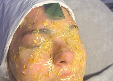 Refreshing face mask treatment at Luminous HQ in Enfield, England, GB. Experience ultimate relaxation.