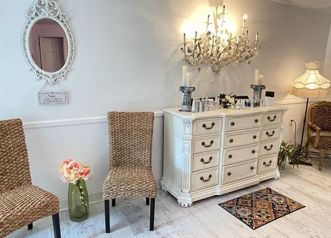 Warm reception area at Puritie Spa & Studios, Lahaska - New Hope, Pennsylvania, US with chic seating and decor.