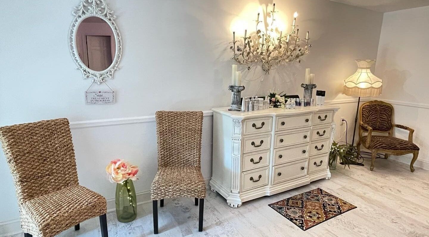 Warm reception area at Puritie Spa & Studios, Lahaska - New Hope, Pennsylvania, US with chic seating and decor.